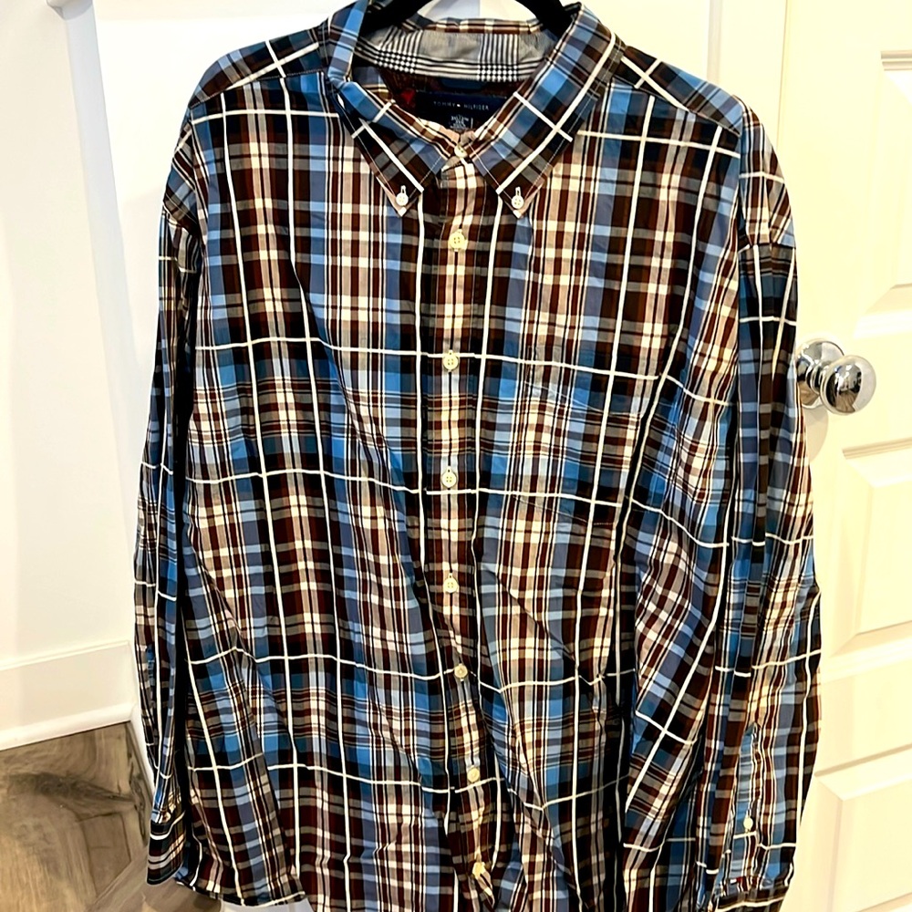 Tommy Hilfiger Men’s Long Sleeve Dress Shirt